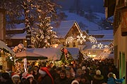 Bis zu 80.000 Besucher pilgern jährlich auf den Bad Hindelanger Erlebnis-Weihnachtsmarkt, der 2017 zum 16. Mal stattfindet. Foto: Bad Hindelang Tourismus/Wolfgang B. Kleiner